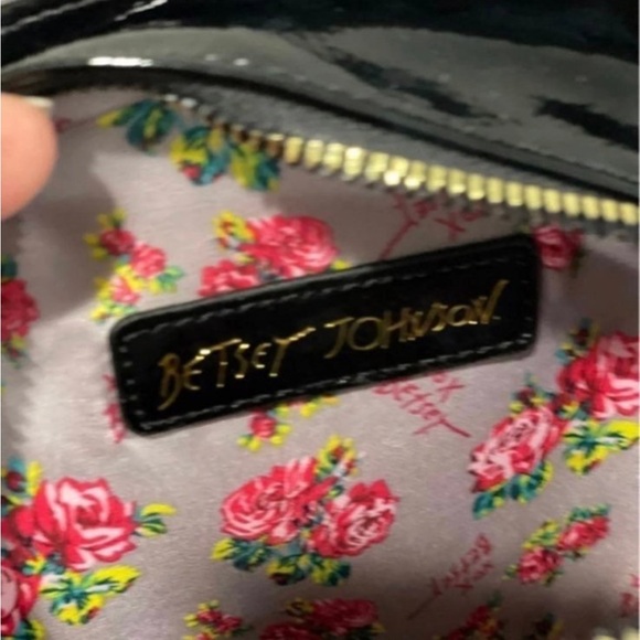 BETSEY JOHNSON SUGAR SKULL KITSCH BLACK PATENT CROSSBODY PURSE - Picture 6 of 6